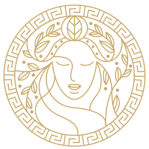 Medallón de Maison Rouge: musa con corona de laurel dentro de una greca dorada